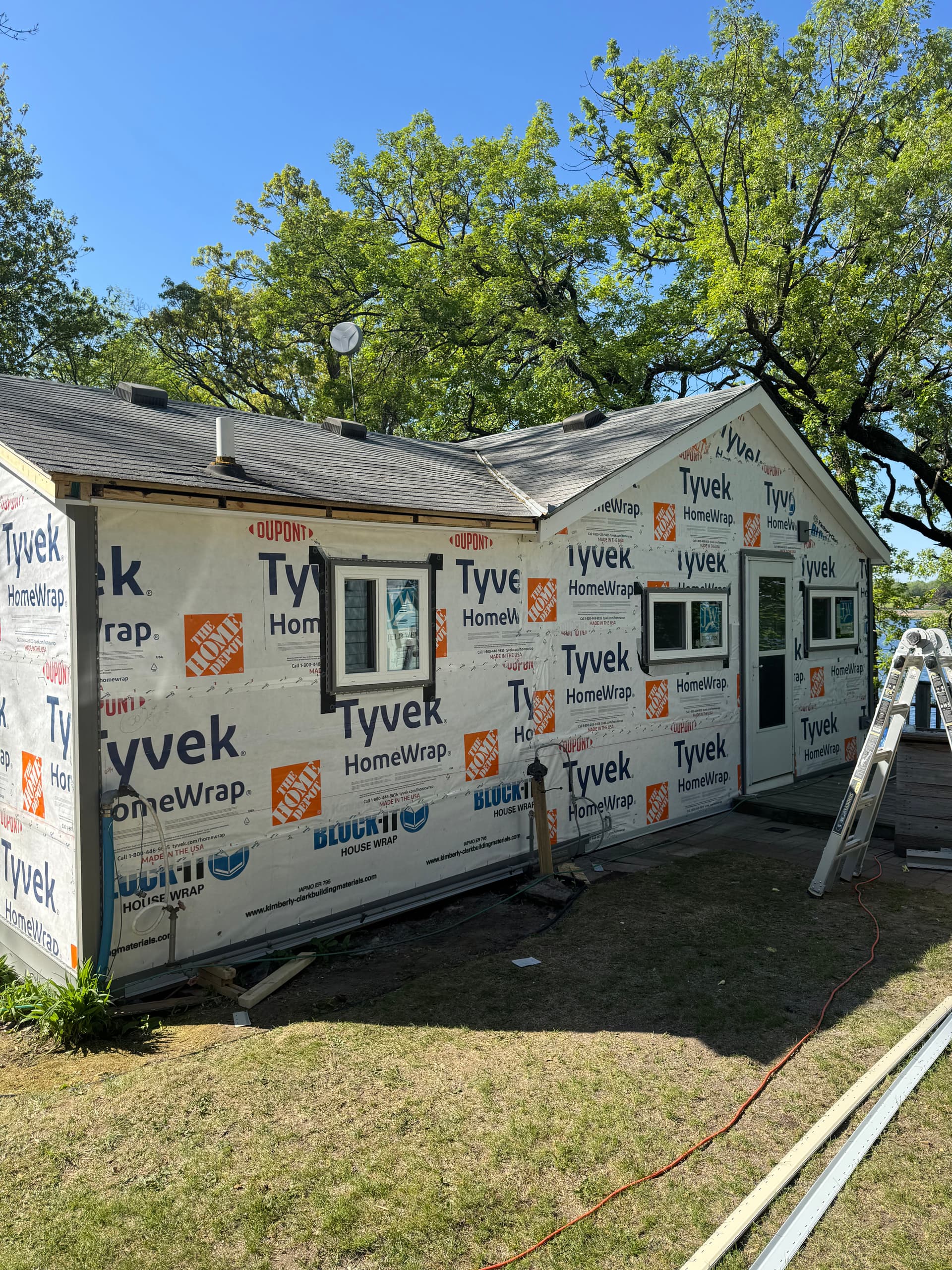 Gallery photos for Complete Cabin Makeover with Sleek Gray Vinyl in Lakefront Location: Image #2