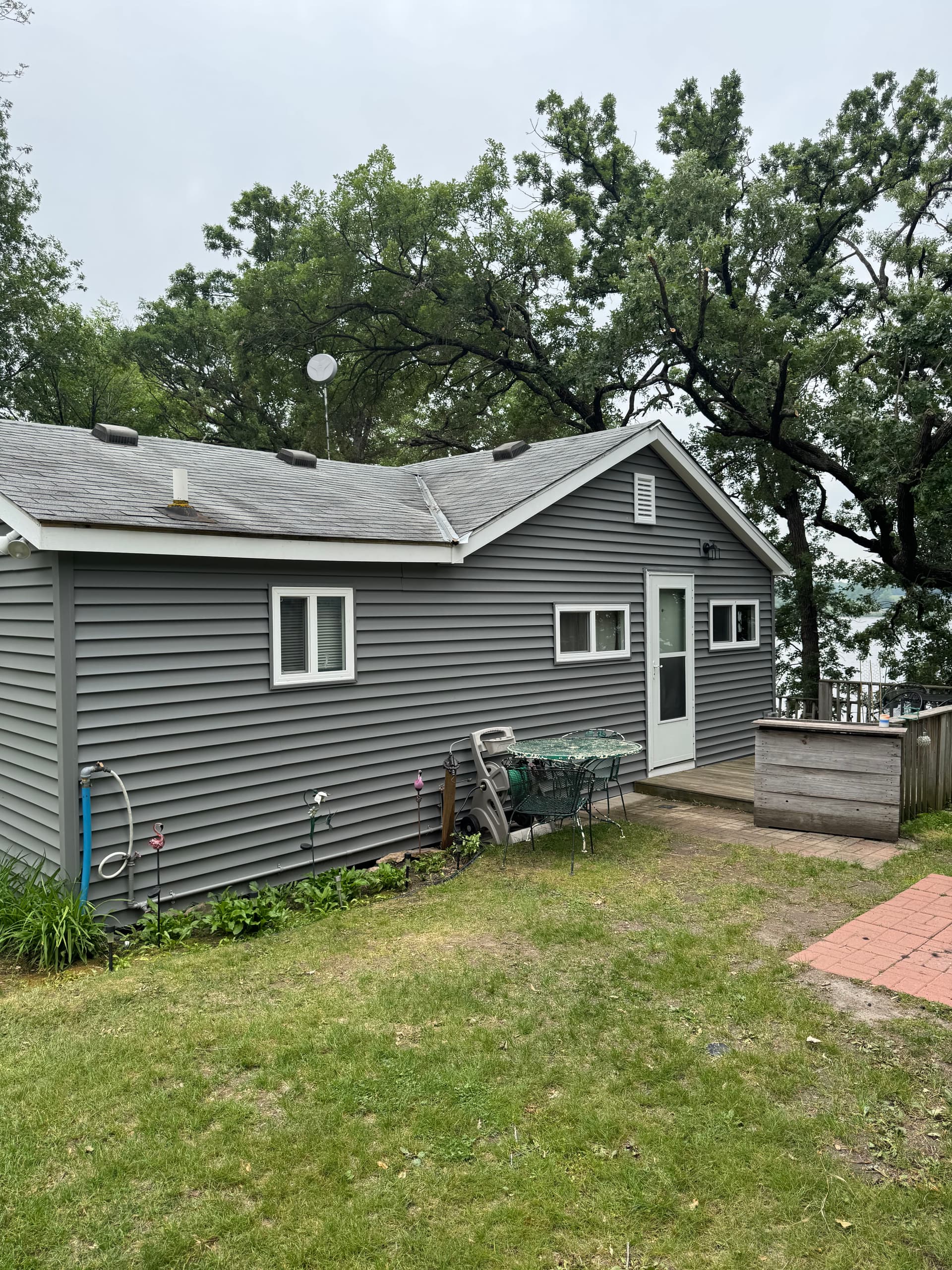 Gallery photos for Complete Cabin Makeover with Sleek Gray Vinyl in Lakefront Location: Image #4