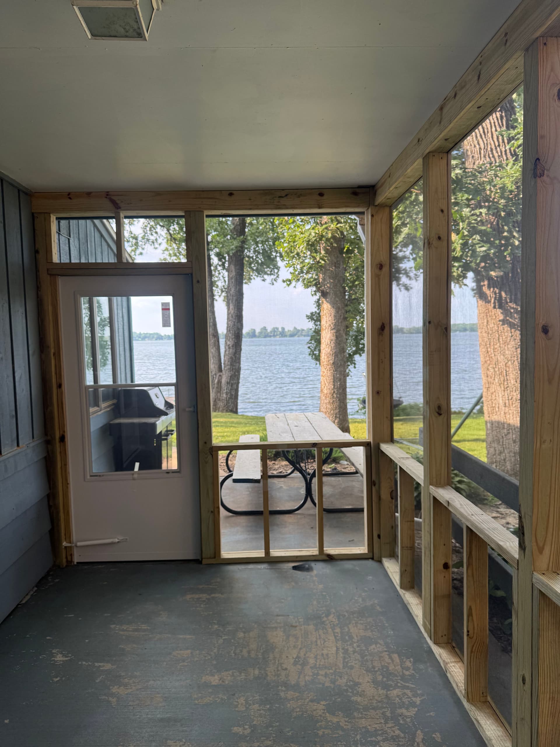Gallery photos for Screened Porch Build Gives This Lake Cabin a Bug-Free Outdoor Retreat: Image #2