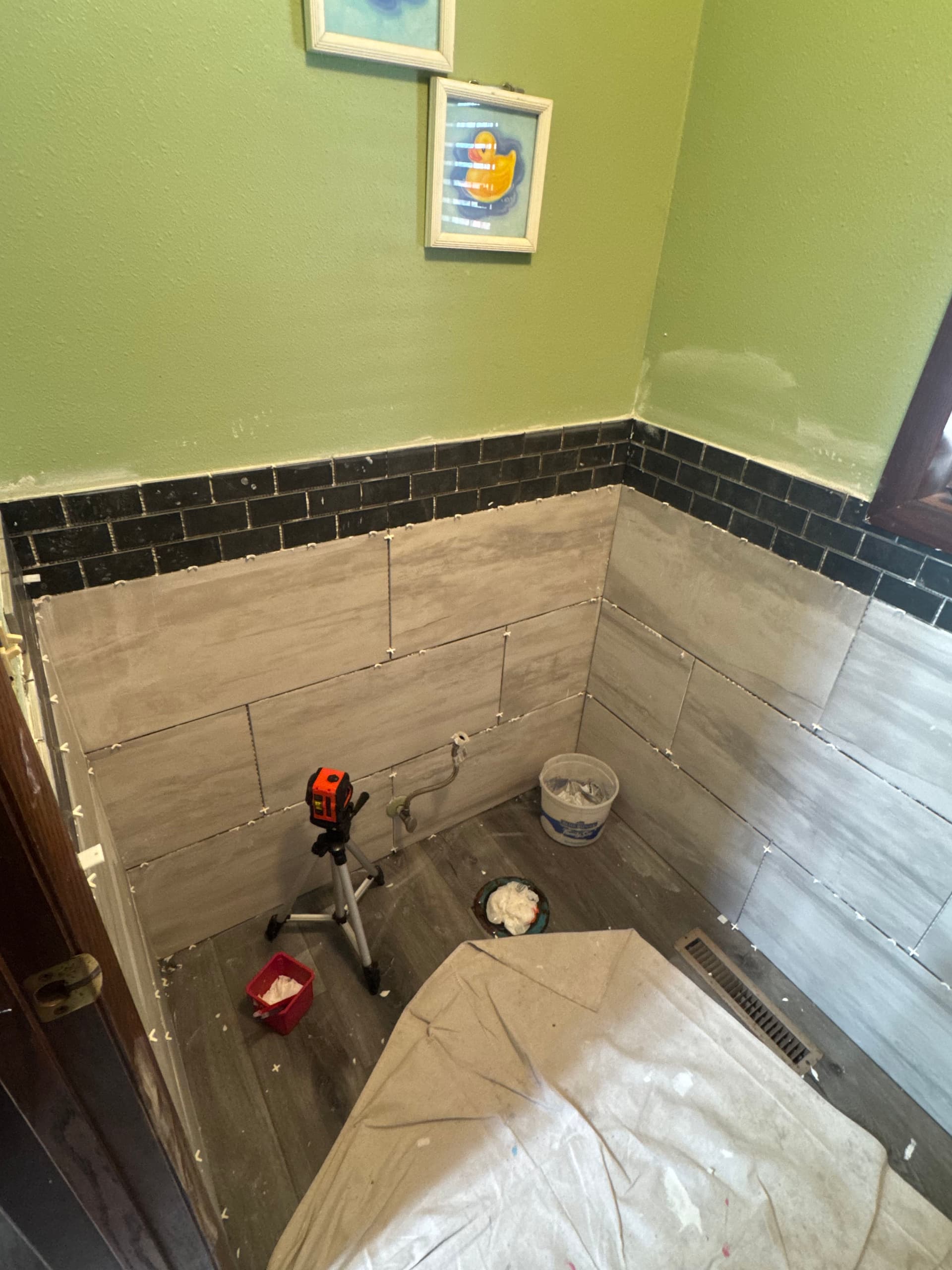 Gallery photos for Tiling a Mud Bathroom Walls for Durability and Easy Cleanup: Image #1