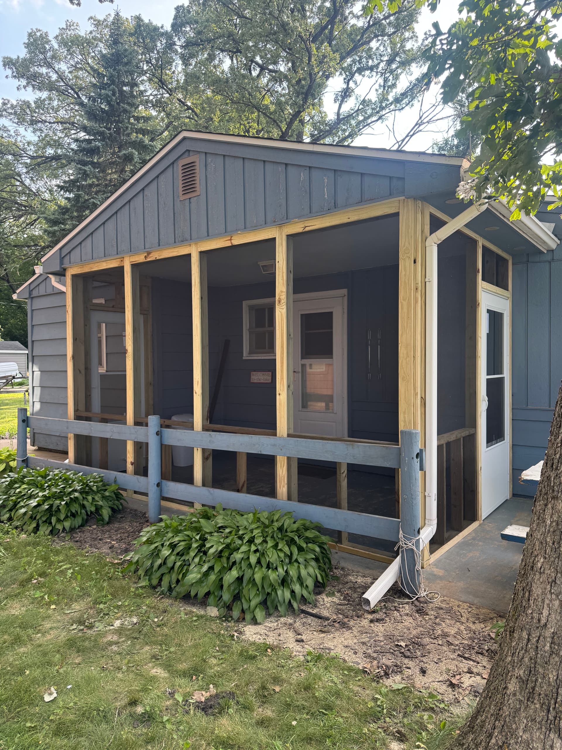 Gallery photos for Screened Porch Build Gives This Lake Cabin a Bug-Free Outdoor Retreat: Image #1